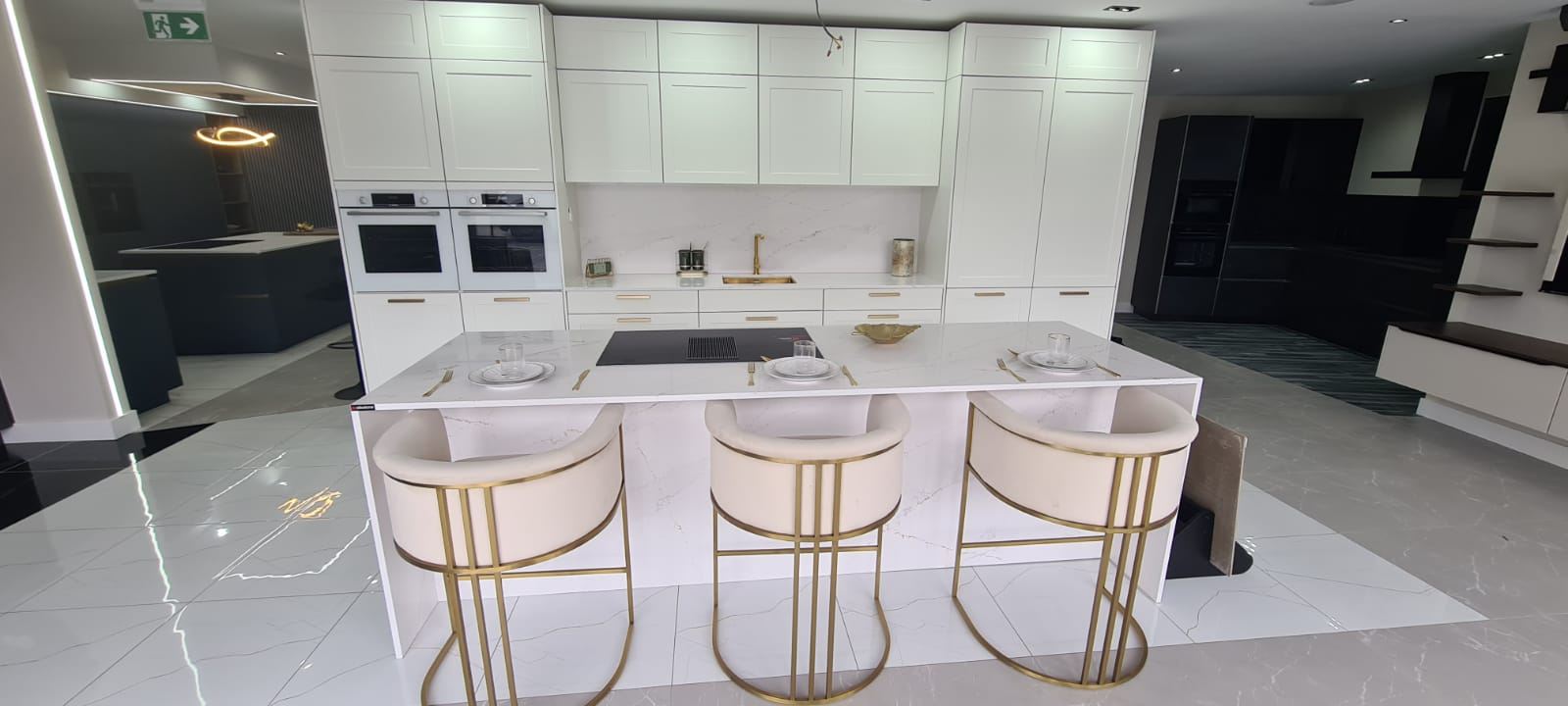 quartz worktop marble-look kitchen island